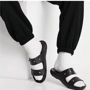 CROCS Classic Cozzzy Sandal size 10us men